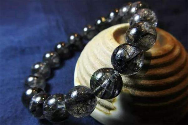黑发晶不能和什么一起戴 黑发晶佩戴禁忌