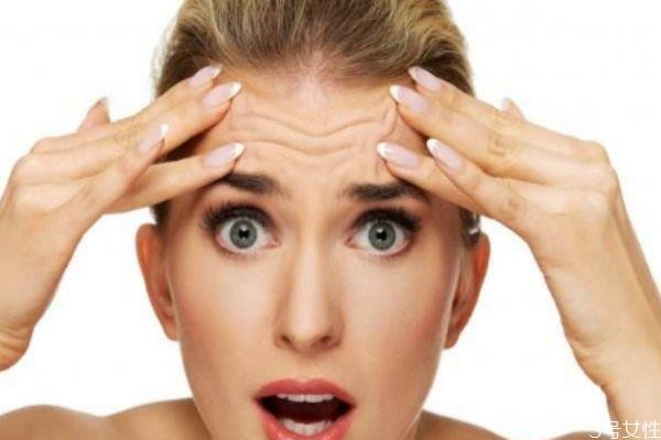 抬头纹严重的原因 加深抬头纹的坏习惯