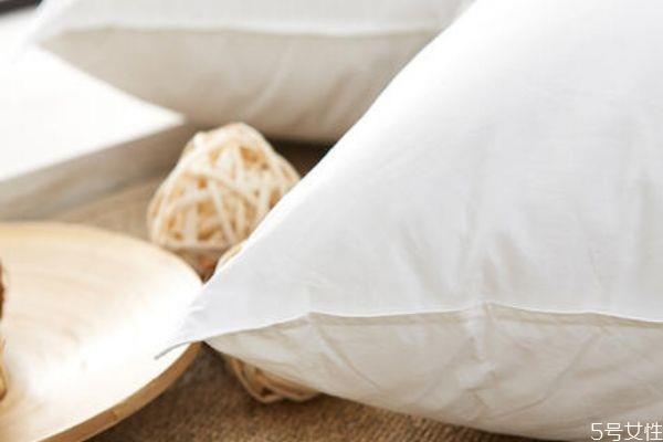 枕套怎么做漂亮实用 用废布料做枕套的方法 枕套怎么做漂亮实用 用废布料做枕套的方法