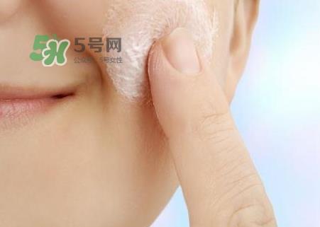 夏天脸出油需要擦乳液吗_夏天脸出油用什么护肤品 夏天脸出油需要擦乳液吗_夏天脸出油用什么护肤品