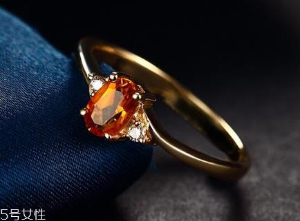 黄水晶戒指寓意是什么?象征快乐与健康 黄水晶戒指寓意是什么?象征快乐与健康