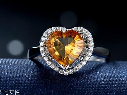 黄水晶戒指寓意是什么?象征快乐与健康 黄水晶戒指寓意是什么?象征快乐与健康