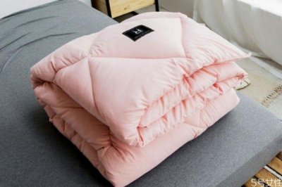 ​怎么判断被子有螨虫 床单多久洗一次比较好