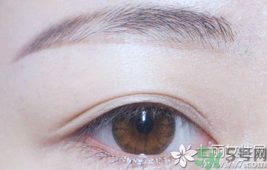 拍证件照穿什么颜色衣服好看 证件照怎么拍才好看