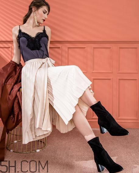 接吻猫的鞋子贵吗?接吻猫鞋子什么价位? 接吻猫的鞋子贵吗?接吻猫鞋子什么价位?