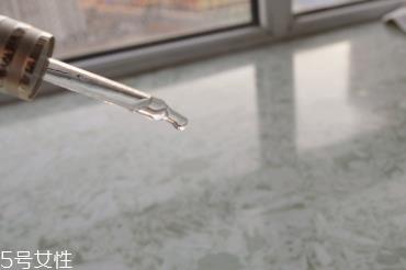 雅诗兰黛精华液的正确使用方法 雅诗兰黛精华液的正确使用方法