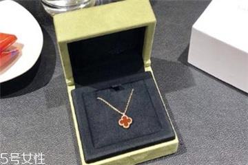 玉髓吊坠什么颜色的好 颜色这样挑选 玉髓吊坠什么颜色的好 颜色这样挑选