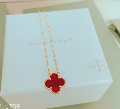 玉髓吊坠什么颜色的好 颜色这样挑选 玉髓吊坠什么颜色的好 颜色这样挑选