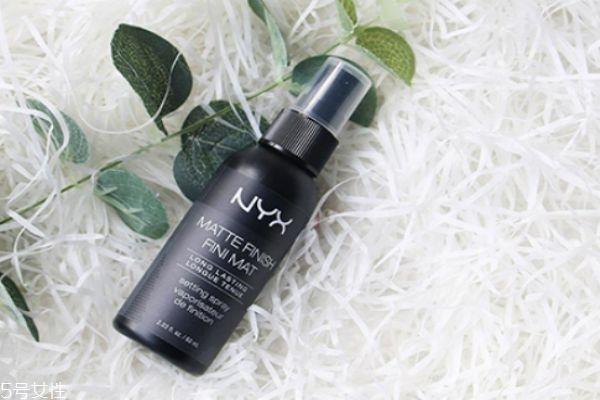 油皮适合用定妆喷雾吗 适合油皮使用的定妆喷雾 油皮适合用定妆喷雾吗 适合油皮使用的定妆喷雾