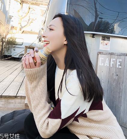 毛衣沾上油漆怎么去除?清凉油就能解决 毛衣沾上油漆怎么去除?清凉油就能解决