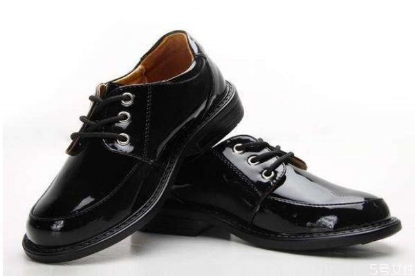 皮鞋有什么缺点吗 皮鞋可以水洗吗 皮鞋有什么缺点吗 皮鞋可以水洗吗