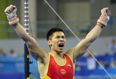 女富豪倒追奥运冠军3年,曾包下商场大屏幕求婚,抱娃举办婚礼