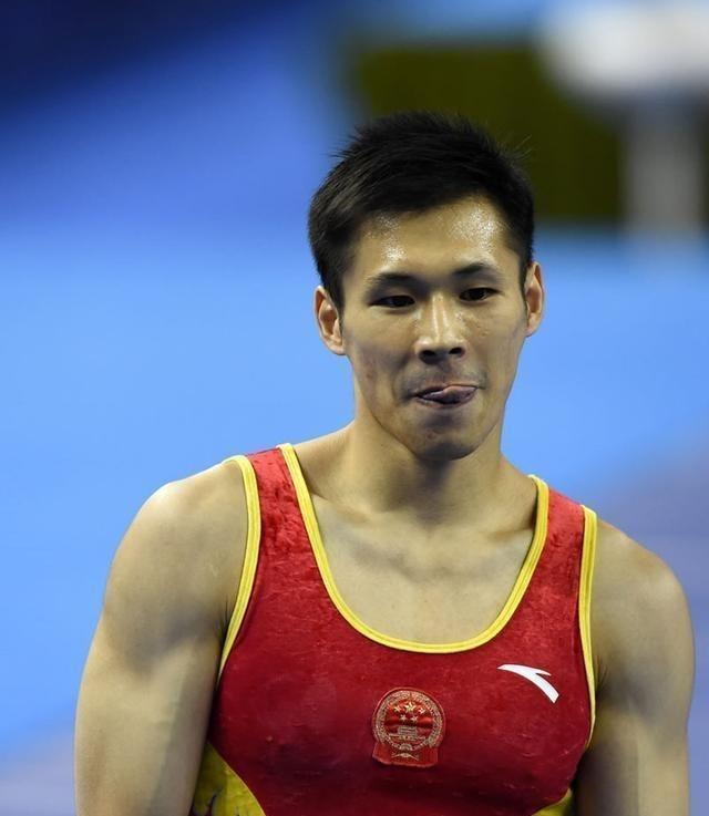 女富豪倒追奥运冠军3年,曾包下商场大屏幕求婚,抱娃举办婚礼