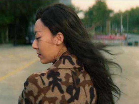 《新喜剧之王》捧红鄂靖文，颜值堪称最低，周星驰为何翻她的牌？