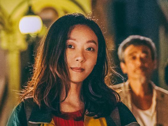 《新喜剧之王》捧红鄂靖文，颜值堪称最低，周星驰为何翻她的牌？