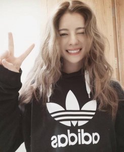 参加《创造101》的她,已经结婚怀孕了,老公是一个四十岁的男人