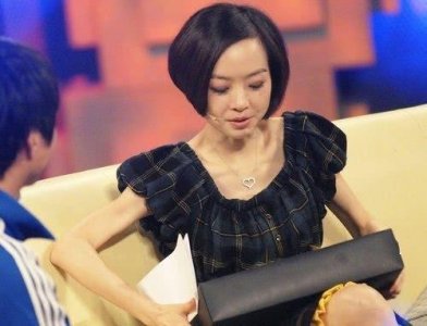 终于知道46岁的鲁豫结婚十几年不生孩子,每个女人背后都有心酸