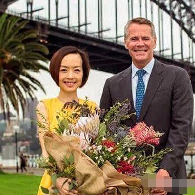 终于知道46岁的鲁豫结婚十几年不生孩子,每个女人背后都有心酸