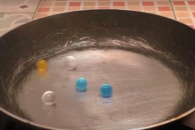 女子用热锅油炸水宝宝,没想到竟得到这样的东西!