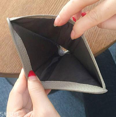 钱包里放多少钱合适?钱包里一般放多少钱 钱包里放多少钱合适?钱包里一般放多少钱