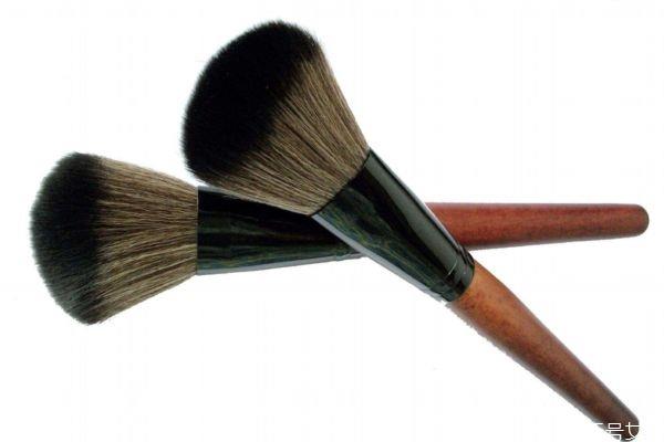 散粉刷怎么使用 正确使用刷子上散粉 散粉刷怎么使用 正确使用刷子上散粉