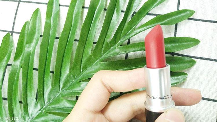魅可口红沾杯吗 为大家测测mac沾杯情况