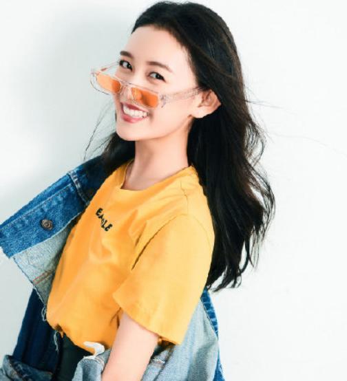 18岁蒋依依身材极好,好身材惹人羡慕,难怪从小红到大