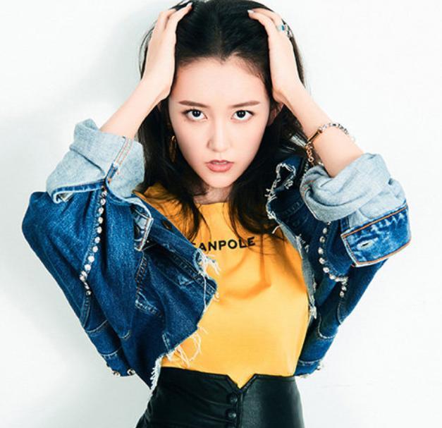 18岁蒋依依身材极好,好身材惹人羡慕,难怪从小红到大