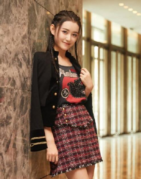 18岁蒋依依身材极好,好身材惹人羡慕,难怪从小红到大