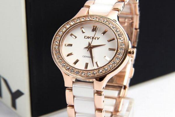 女士手表带哪个手腕 女士带什么手表好 女士手表带哪个手腕 女士带什么手表好