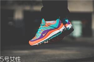 运动鞋穿41皮鞋穿多大?运动鞋比皮鞋大半码 运动鞋穿41皮鞋穿多大?运动鞋比皮鞋大半码