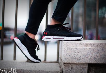运动鞋穿41皮鞋穿多大?运动鞋比皮鞋大半码 运动鞋穿41皮鞋穿多大?运动鞋比皮鞋大半码