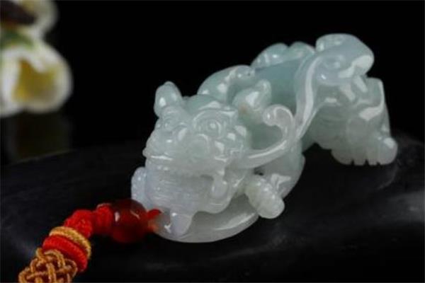 翡翠貔貅吊坠怎么佩戴 佩戴翡翠貔貅吊坠要开光吗 翡翠貔貅吊坠怎么佩戴 佩戴翡翠貔貅吊坠要开光吗