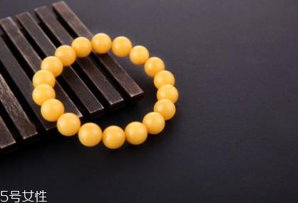 蜜蜡手串怎么盘?蜜蜡手串盘玩技巧 蜜蜡手串怎么盘?蜜蜡手串盘玩技巧