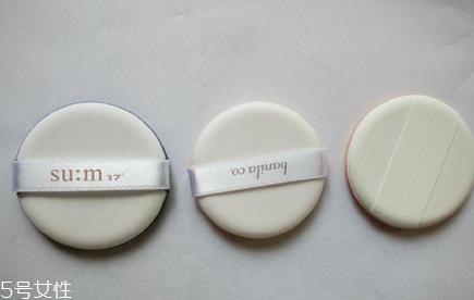 气垫粉扑洗多久换一次?一定要经常洗经常换 气垫粉扑洗多久换一次?一定要经常洗经常换