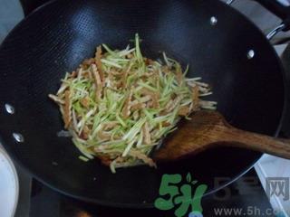 韭黄是怎么长出来的？韭黄是怎么种出来的？