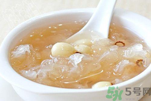 银耳莲子汤什么时候喝最好?银耳莲子汤怎么做好吃 银耳莲子汤什么时候喝最好?银耳莲子汤怎么做好吃