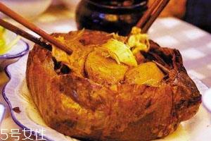 叫花鸡用什么鸡 三黄鸡鸡肥鲜嫩 叫花鸡用什么鸡 三黄鸡鸡肥鲜嫩