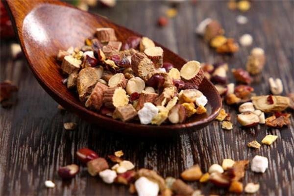 红豆薏米茶是凉性还是热性 红豆薏米茶宫寒的人能喝吗