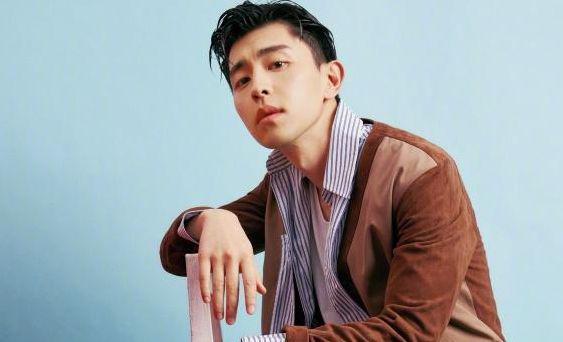 邓伦接受采访时，毫不吝啬对朱一龙和杨颖的赞美，情商高