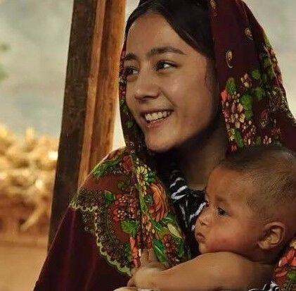 迪丽热巴素颜被爆整容?!这张图告诉你她到底有没有整!!