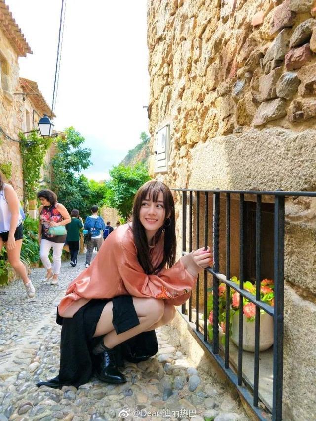 迪丽热巴素颜被爆整容?!这张图告诉你她到底有没有整!!