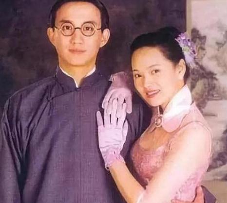 贾静雯深夜给黄磊发暧昧短信：我想你，黄磊怒骂：她有病