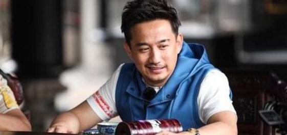 贾静雯深夜给黄磊发暧昧短信：我想你，黄磊怒骂：她有病