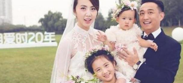 贾静雯深夜给黄磊发暧昧短信：我想你，黄磊怒骂：她有病