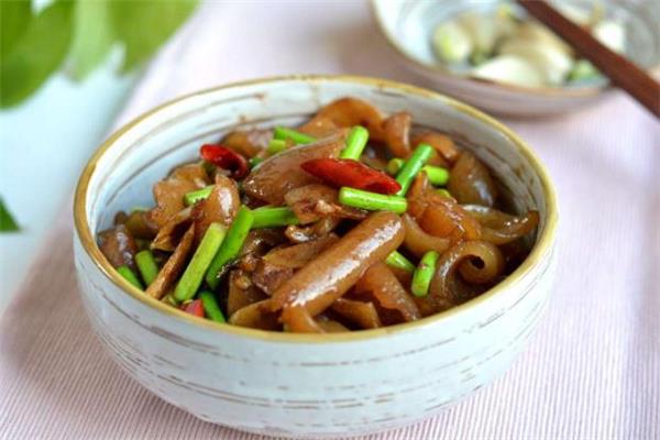 女人吃猪皮能丰胸吗 猪皮怎么吃丰胸