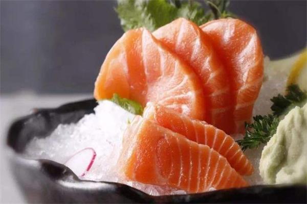 三文鱼是虹鳟鱼吗 三文鱼和虹鳟鱼的区别 三文鱼是虹鳟鱼吗 三文鱼和虹鳟鱼的区别