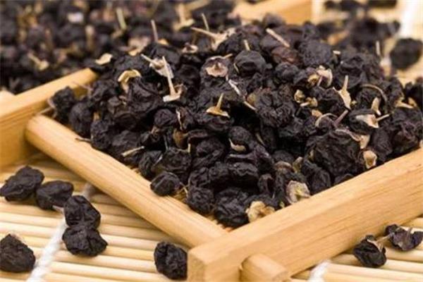 黑枸杞泡水喝会长胖吗 减肥可以喝黑枸杞水吗
