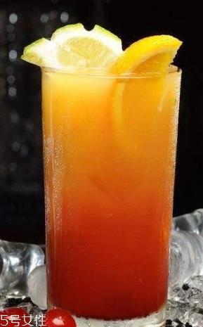 果汁和蔬菜汁的区别 果汁和蔬菜汁的营养价值一样吗