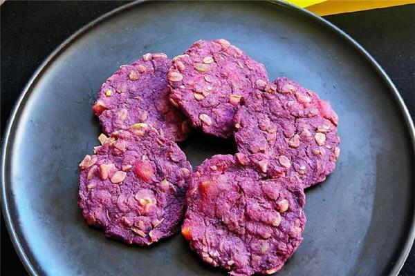 紫薯饼可以放鸡蛋吗 鸡蛋紫薯饼做法 紫薯饼可以放鸡蛋吗 鸡蛋紫薯饼做法